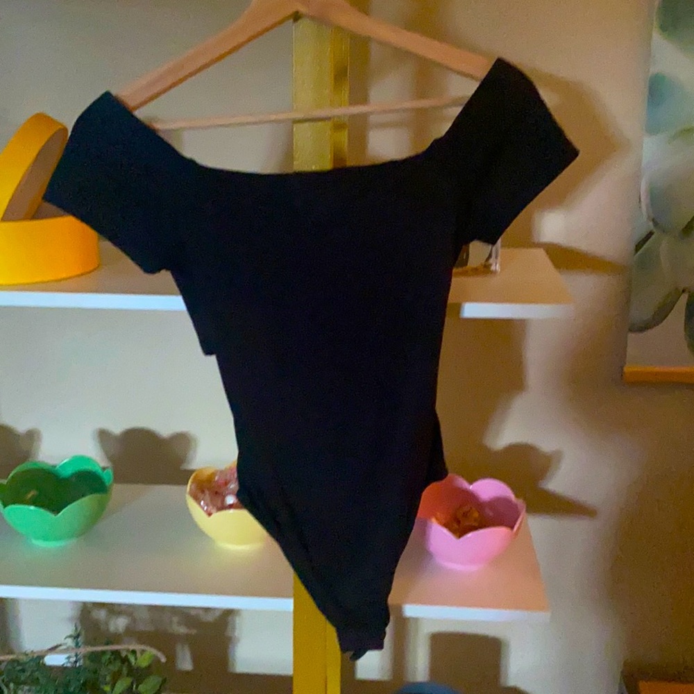 Adorable Black Bodysuit with opening in back!